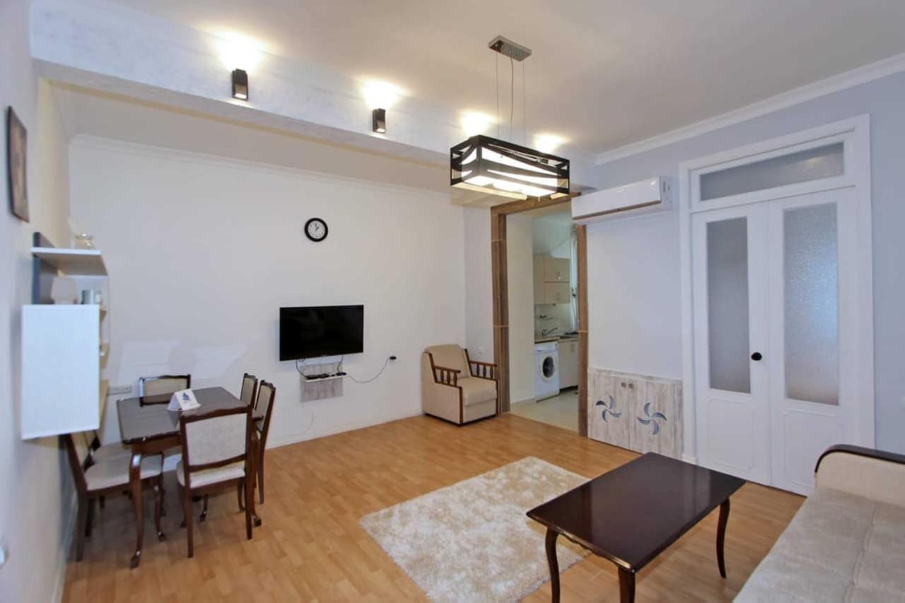 Sunny Apartment In The Center 예레반 외부 사진